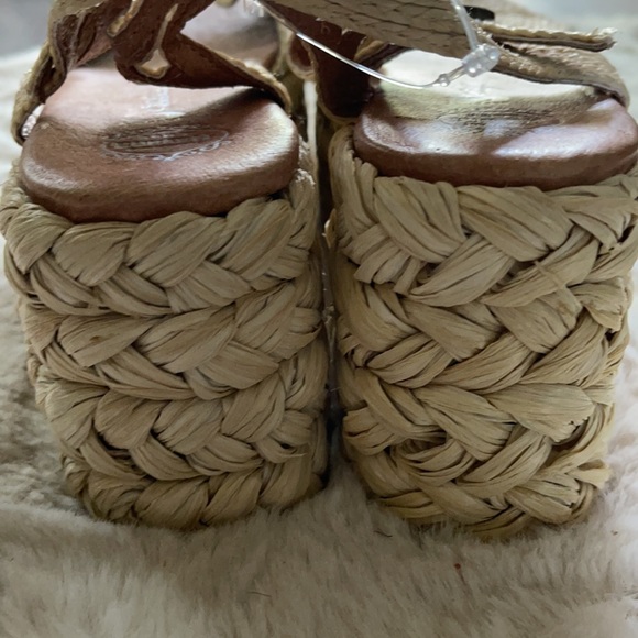 Jeffrey Campbell Cream Platform Sandals - Picture 5 of 14